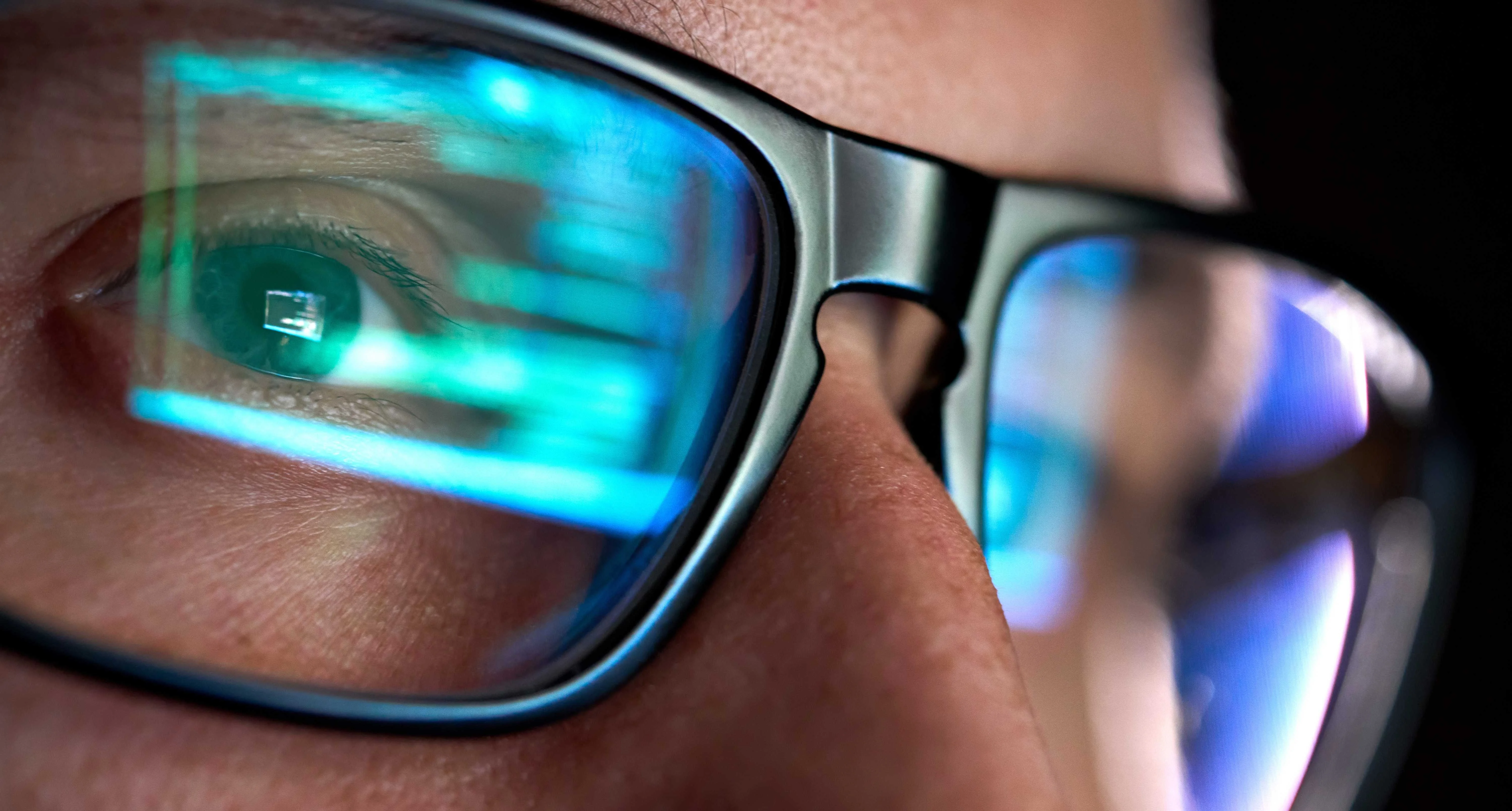 Navigating the Rise of AI-Enhanced Smart Glasses in the Workplace
