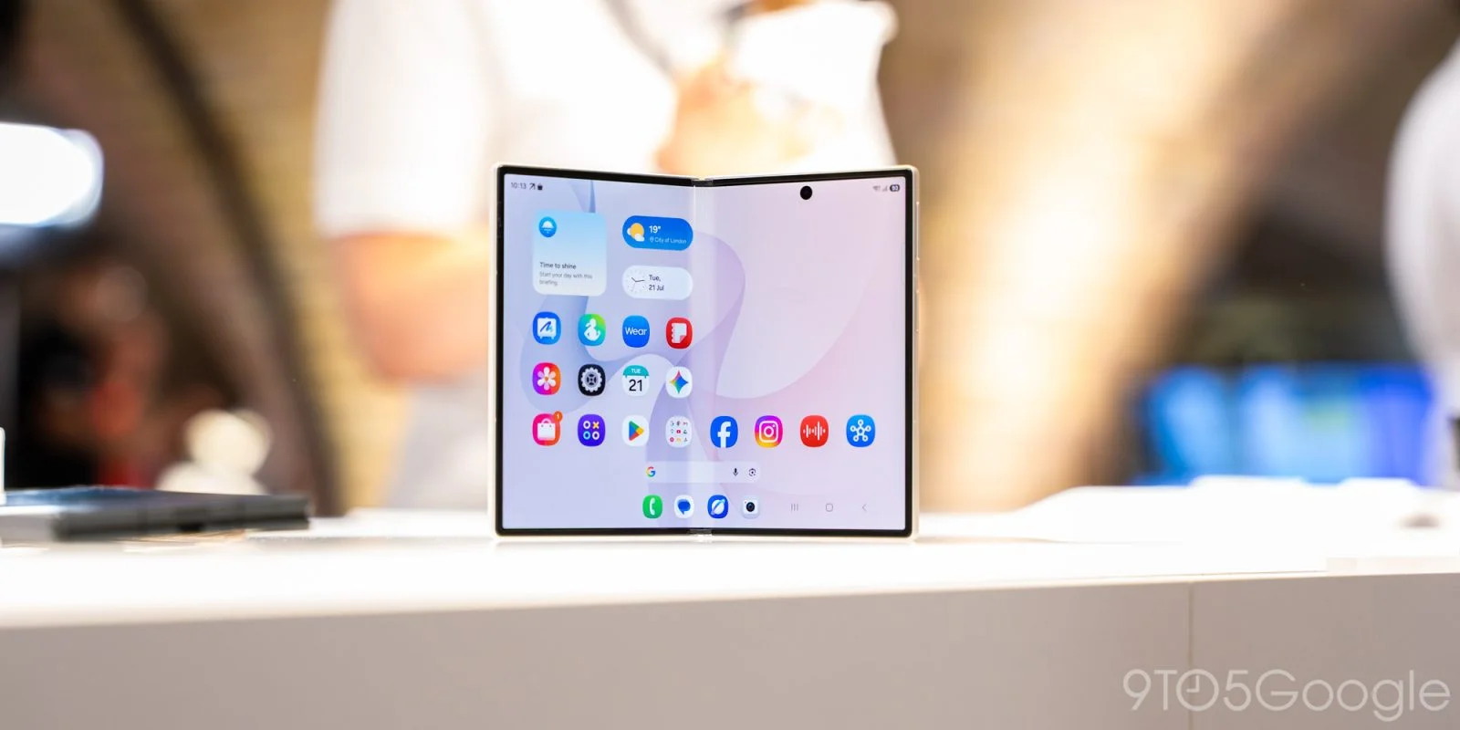 Galaxy Z Fold 8: New Dimensions but Familiar Limitations for Video Viewing