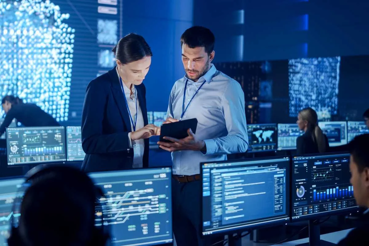 Microsoft Enhances Defender with Integrated Security Operations Center for E5 and E7 Users